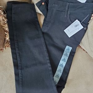 NEW WITH TAGS  Old Navy Rockstar Super Skinny 6 Long Black Jeans